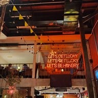 บรรยากาศ Lucky’s Hungry อารีย์