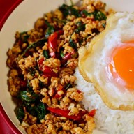 แดงผัดกะเพรา นาคนิวาส