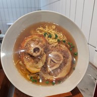 เมนูของร้าน ขาหมูนายชิน สระบุรี