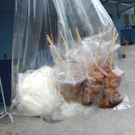ข้าวเหนียวหมูปิ้ง&น่องไก่ทอดน้ำปลาตลาดนัดไดโนเสาร์