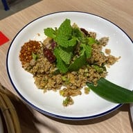 เจ๊แดงสามย่าน ส้มตำ คอหมูย่าง  เจ๊แดงจุ่มนัวร์ เดอะมอลล์งามวงศ์วาน ชั้น5