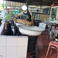 บรรยากาศ ไก่ย่างระเบียบ เขาสวนกวาง ในเมือง