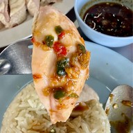 โกจิว ข้าวมันไก่ตอน