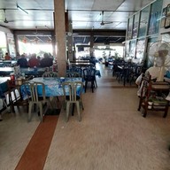 บรรยากาศ ไก่ย่างระเบียบ เขาสวนกวาง ในเมือง