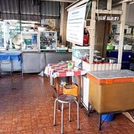 บรรยากาศ ไก่ย่างระเบียบ เขาสวนกวาง ในเมือง