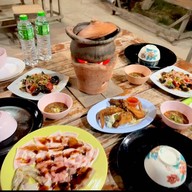 ครัวบ้านทุ่ง สถานี บ้านนาขวาง(ผัดไทย,หอยทอด,ข้าว,ยำ,ตำ,เตี๋ยว)