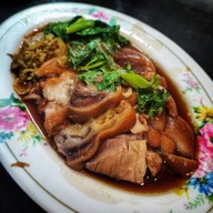 เมนูของร้าน ลุยเลยเจ๊ ข้าวขาหมู-ข้าวมันไก่ตอน  ซอยแมนฮัตตั้น คลองหลวง
