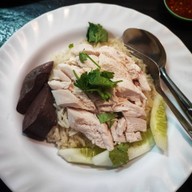 เมนูของร้าน ลุยเลยเจ๊ ข้าวขาหมู-ข้าวมันไก่ตอน  ซอยแมนฮัตตั้น คลองหลวง