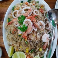 จ๊ะนาเดียร์อุดรตำแหลก อุดรตำแหลก