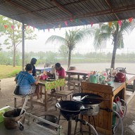 ครัวบ้านทุ่ง สถานี บ้านนาขวาง(ผัดไทย,หอยทอด,ข้าว,ยำ,ตำ,เตี๋ยว)