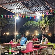 ครัวบ้านทุ่ง สถานี บ้านนาขวาง(ผัดไทย,หอยทอด,ข้าว,ยำ,ตำ,เตี๋ยว)