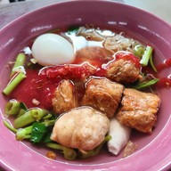 เมนูของร้าน เม้งโภชนา ลูกชิ้นปลา เย็นตาโฟ พหลโยธิน พหลโยธิน