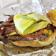 Barney's Burger Joint อารีย์