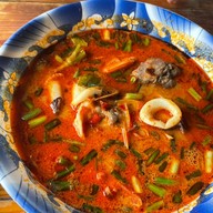 ร้านมุมลับราดหน้านายซอ