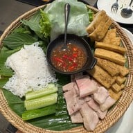Thuyen (เถวียน) เอกมัย