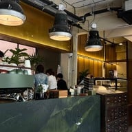 Piccolo Vicolo Cafe  วังบูรพา - สามยอด