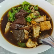 เมนูของร้าน ร้านยืนพื้น ก๋วยจั๊บน้ำข้น (ต้นตำรับสี่แยกพรานนก) บางขุนนนท์