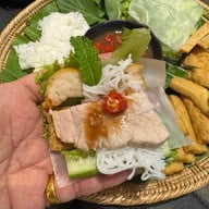 Thuyen (เถวียน) เอกมัย