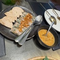 Thuyen (เถวียน) เอกมัย
