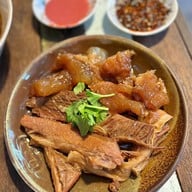 เมนูของร้าน ต. เนื้อตุ๋นจักรพรรดิ์(ตรงข้ามค่ายสวนสยาม)