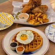 Henryfry Fried Chicken ไก่ทอด เจริญกรุง