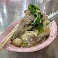 เมนูของร้าน รุ่งเรือง (ตั๋ง) ก๋วยเตี๋ยวหมู สุขุมวิท26 เจ้าเก่า สุขุมวิท 26