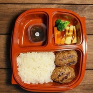 Meat Story ข้าวหน้าเนื้อ ข้าวหน้าแฮมเบิร์ก ข้าวหน้าด้ง ประชาอุทิศ 33