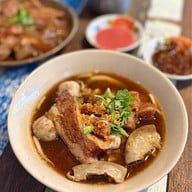 เมนูของร้าน ต. เนื้อตุ๋นจักรพรรดิ์(ตรงข้ามค่ายสวนสยาม)