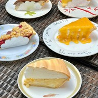 Charin Pie นิมมานเหมินท์ (Nimmanahaeminda)