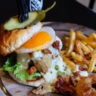 Rock Me Burger & Bar นิมมานเหมินท์