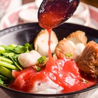หลา ลูกชิ้นปลาเยาวราช Empire Food Lounge