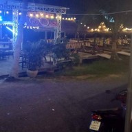 เรือนซุ้มแซ่บ
