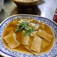 เมนูของร้าน หูฉลามน้ำแดงบรั่นดี น้องนิว เยาวราช