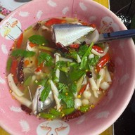 ซ้อกล้วย ต้มยำปลาทูสด ตลาดนัดวัดบางปรง ตลาดนัดวัดบางปรง ในโดมตลาดล้อคA32จอดตรงริมรั่ววัด ตรงข้ามซีเจก็ได้