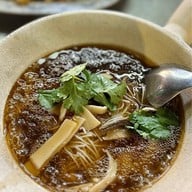 เมนูของร้าน หูฉลามน้ำแดงบรั่นดี น้องนิว เยาวราช