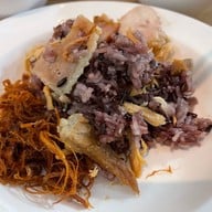 เมนูของร้าน เจ๊อ้อยข้าวเหนียวหน้าหมู คนสู้ชีวิต พหลโยธินเซนเตอร์