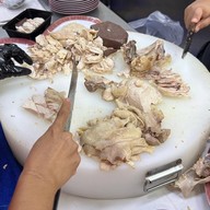 บรรยากาศ แม่เฮียง ข้าวมันไก่รสนิยม ป้ายสีแดง ❤️ เจ้าเก่าดั้งเดิม ตลาดในสุขุมาลย์ สระบุรี