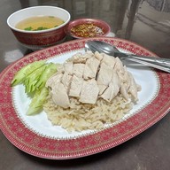 เมนูของร้าน รสนิยมข้าวมันไก่ ตำนาน70ปี สระบุรี(ร้านดังสูตรจากอากง) ตำนาน70ปีป้ายดำ!!!