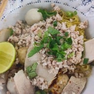 เมนูของร้าน ก๋วยเตี๋ยวลุงกับป้า