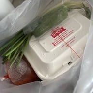 นายจิว หมูแดง หมูกรอบ หน้าโรงแรมมารวย