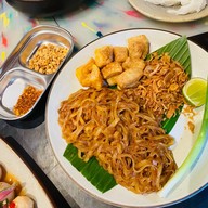 อีเกิ้งเซิ้งไฟ สนามบินเก่า เชียงใหม่
