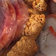นายจิว หมูแดง หมูกรอบ หน้าโรงแรมมารวย