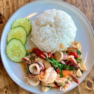 ร้านรังต่อ Pranburi  ข้าวซอยน้ำเงี้ยว