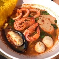 โซ้ย เย็นตาโฟลูกชิ้นแคะ ต้มยำมะนาวสดรสเด็ด ดอนหวาย