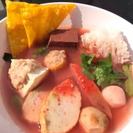 โซ้ย เย็นตาโฟลูกชิ้นแคะ ต้มยำมะนาวสดรสเด็ด ดอนหวาย