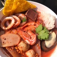 โซ้ย เย็นตาโฟลูกชิ้นแคะ ต้มยำมะนาวสดรสเด็ด ดอนหวาย