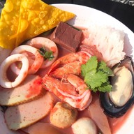 โซ้ย เย็นตาโฟลูกชิ้นแคะ ต้มยำมะนาวสดรสเด็ด ดอนหวาย