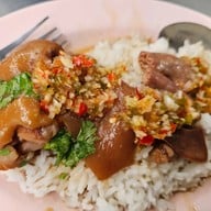 ขาหมูเจริญแสงสีลม สีลม