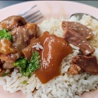 ขาหมูเจริญแสงสีลม สีลม