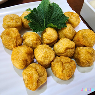 เมนูของร้าน เล่าจึง ก๋วยเตี๋ยวลูกชิ้นปลา ถนนพุทธบูชา 36